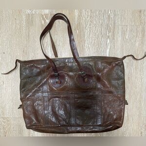 iL Bisonte / Barbara Bolan large brown leather tote style bag w/plaid interior